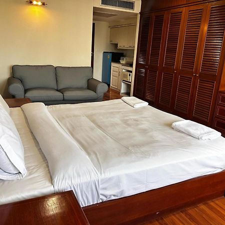 Appartamento Omni Tower Sukhumvit Soi 4 Direct Bangkok Esterno foto