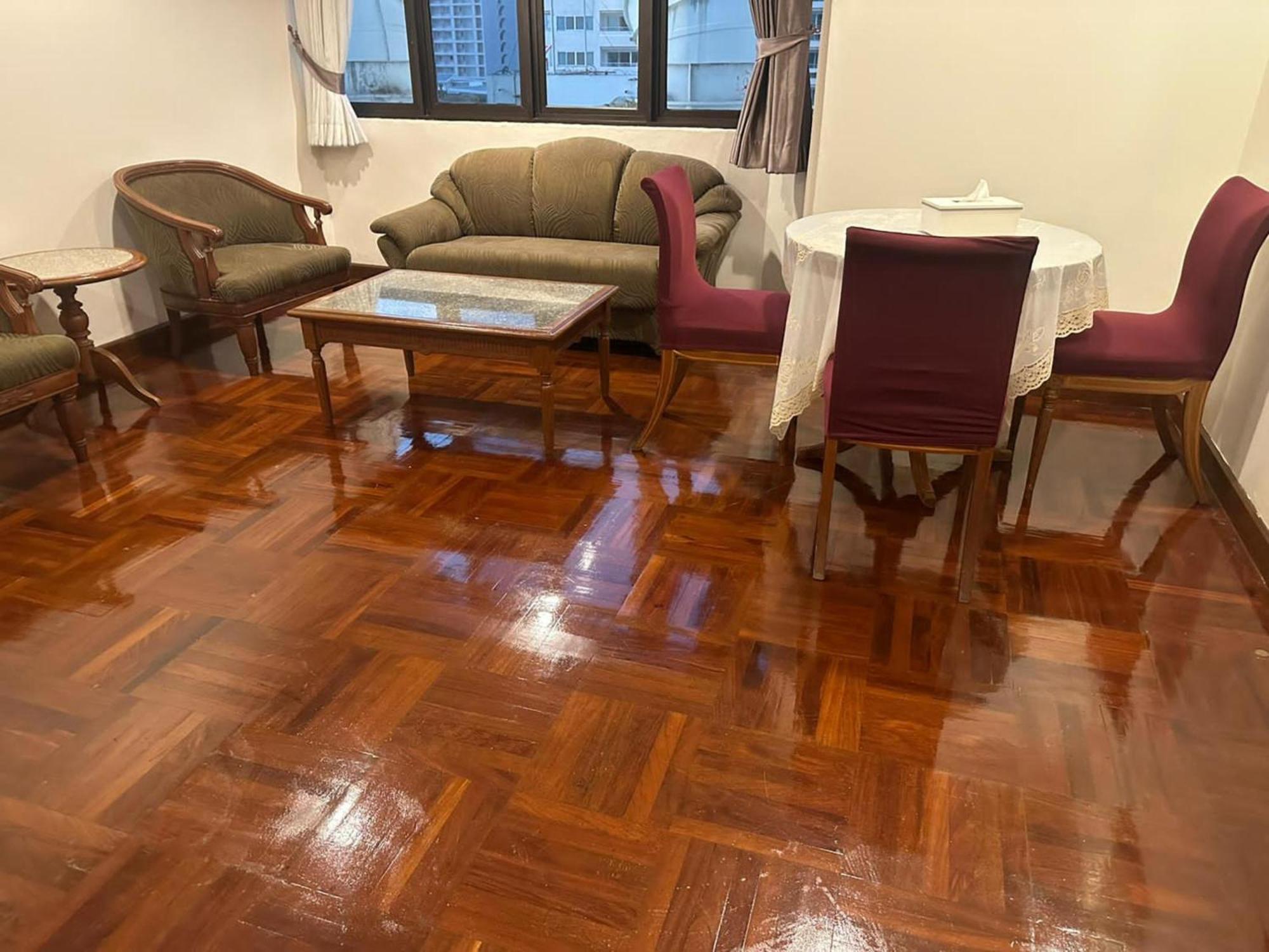 Appartamento Omni Tower Sukhumvit Soi 4 Direct Bangkok Esterno foto
