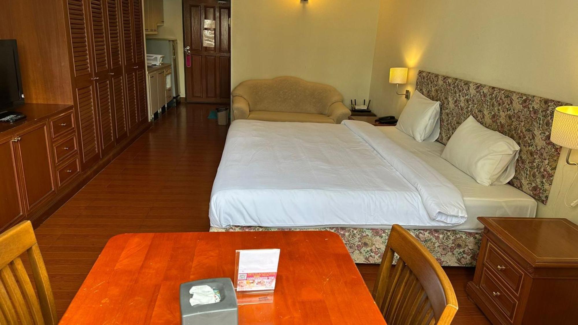 Appartamento Omni Tower Sukhumvit Soi 4 Direct Bangkok Esterno foto