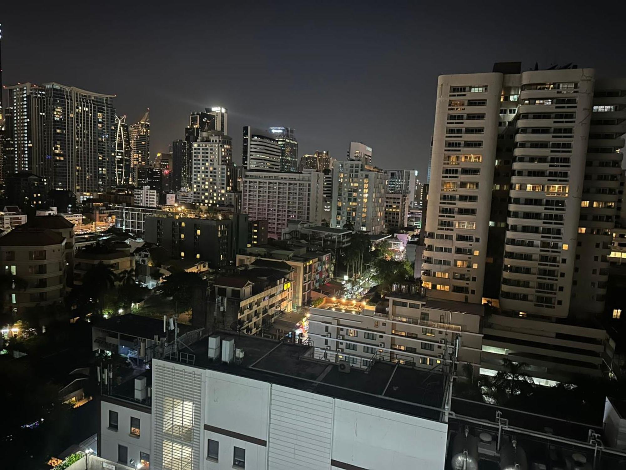 Appartamento Omni Tower Sukhumvit Soi 4 Direct Bangkok Esterno foto