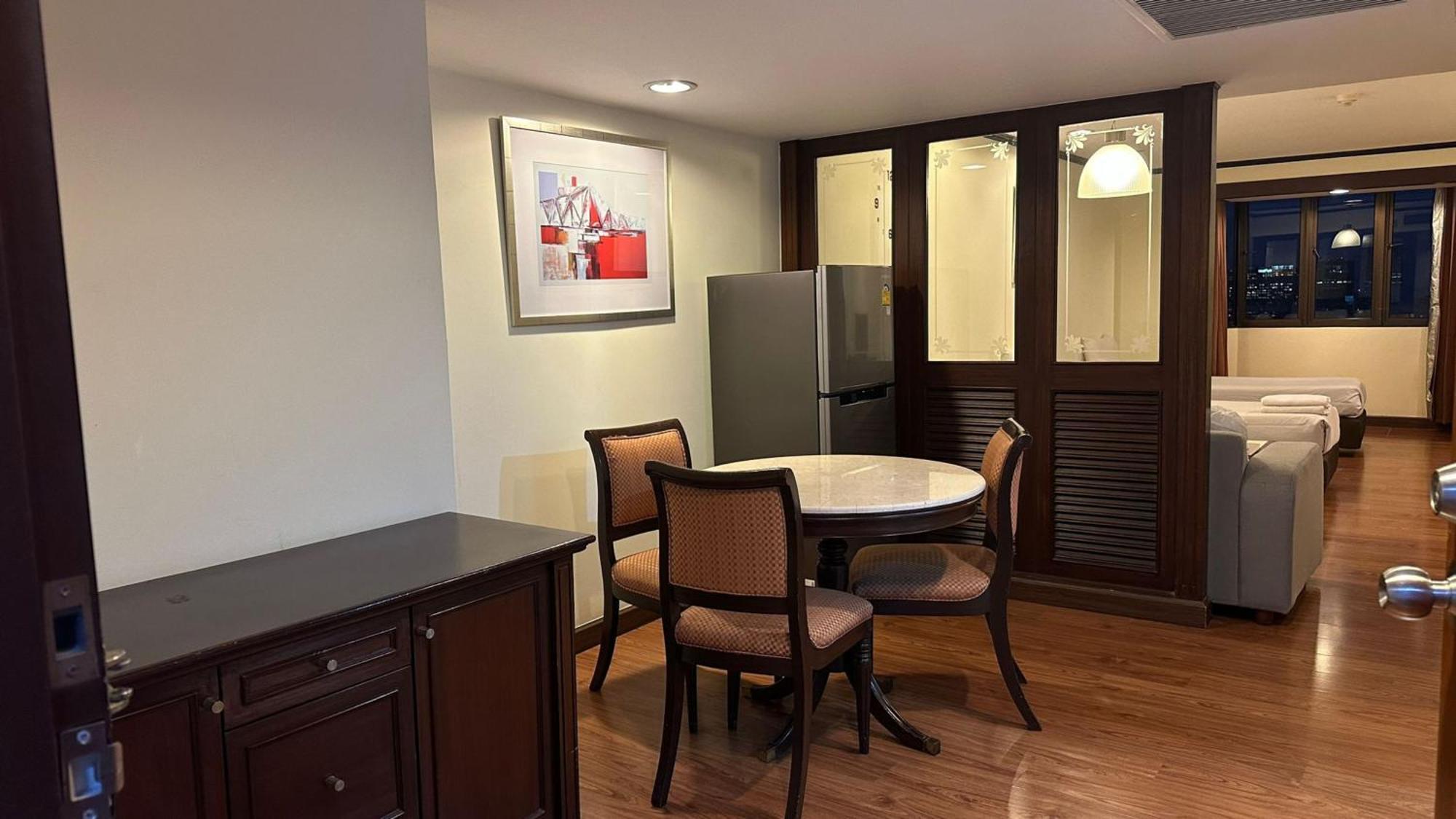 Appartamento Omni Tower Sukhumvit Soi 4 Direct Bangkok Esterno foto