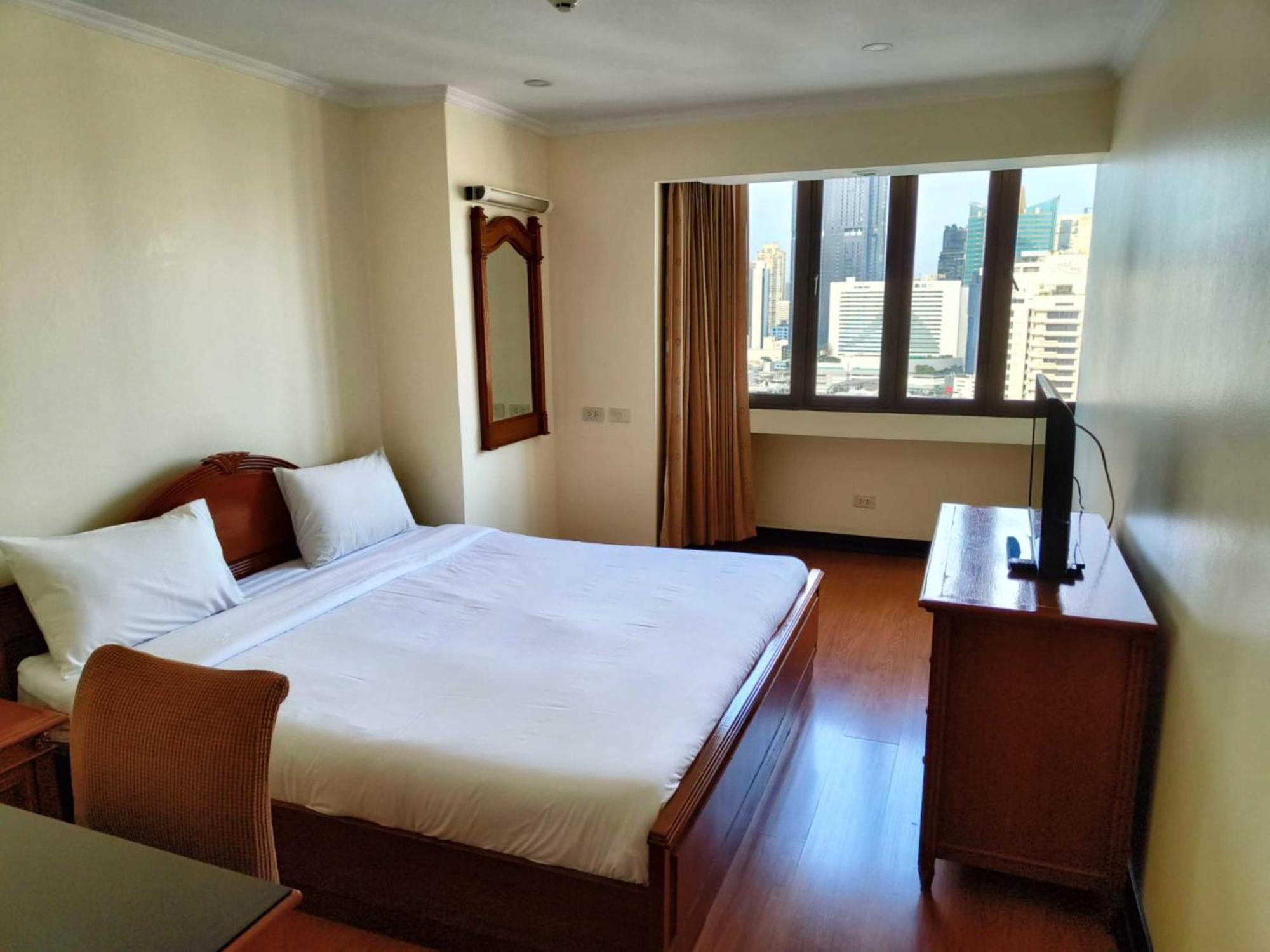 Appartamento Omni Tower Sukhumvit Soi 4 Direct Bangkok Esterno foto