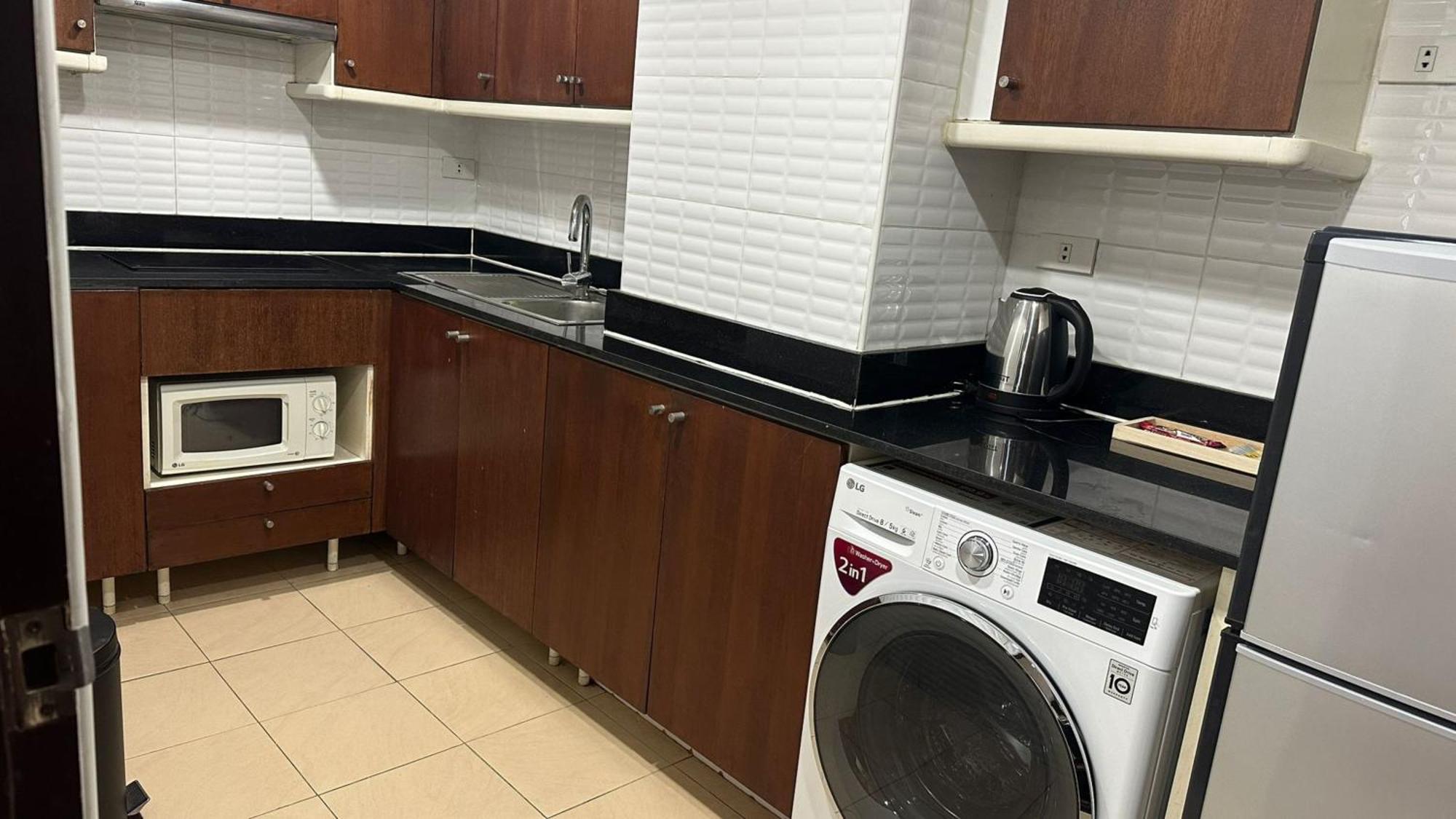 Appartamento Omni Tower Sukhumvit Soi 4 Direct Bangkok Esterno foto