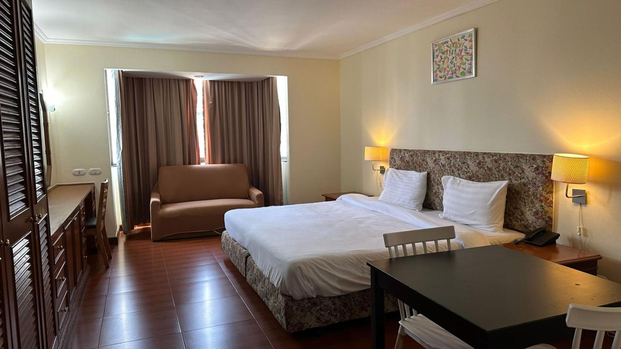 Appartamento Omni Tower Sukhumvit Soi 4 Direct Bangkok Esterno foto