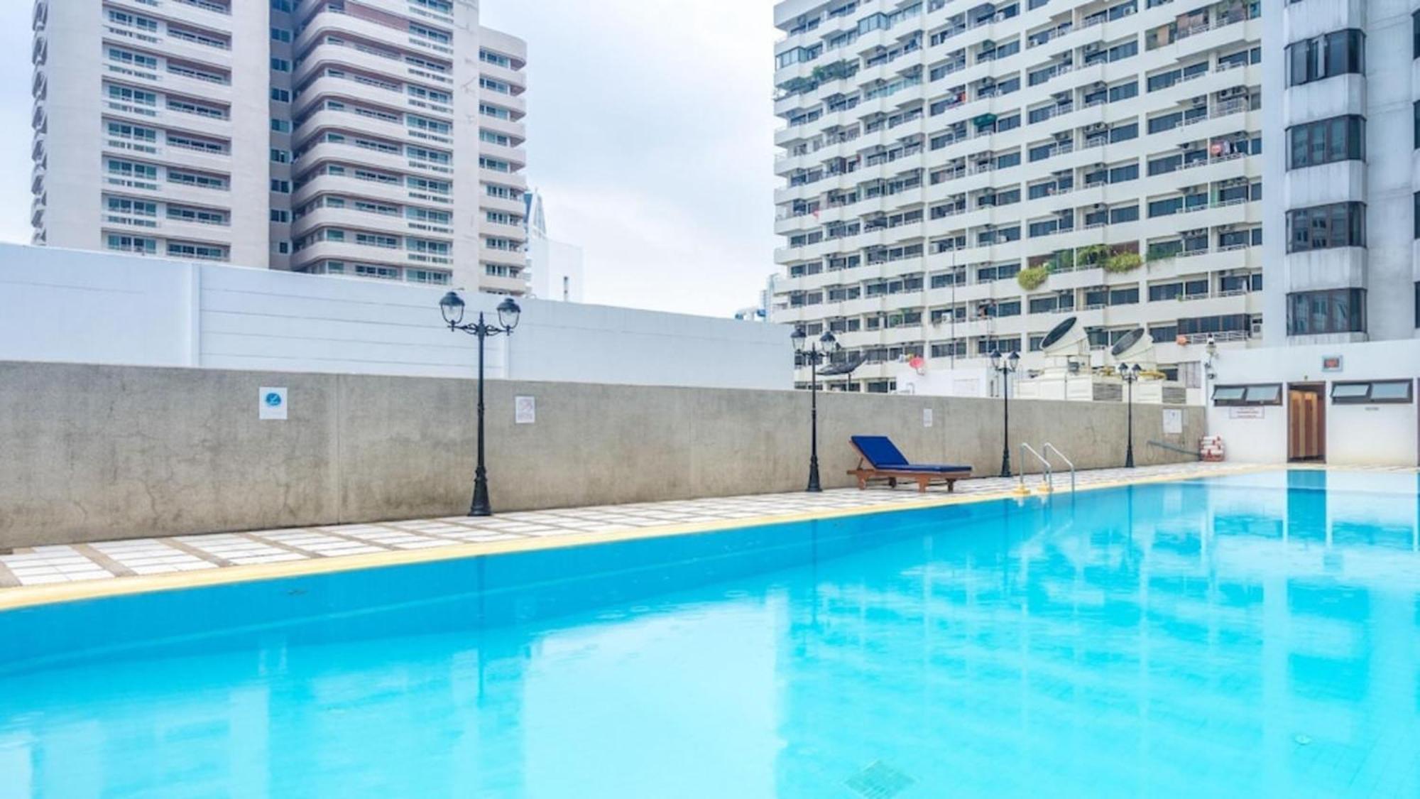 Appartamento Omni Tower Sukhumvit Soi 4 Direct Bangkok Esterno foto