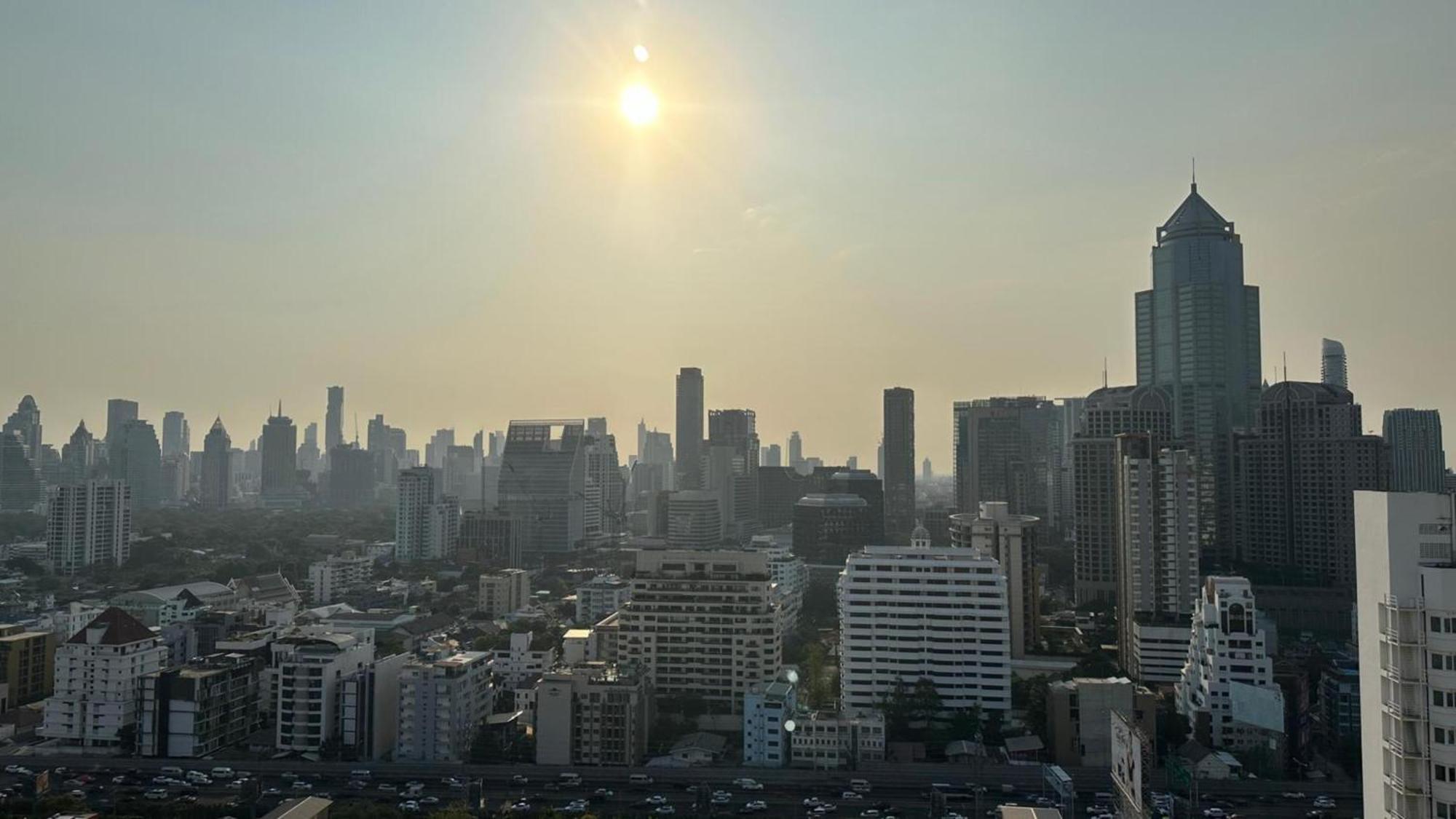 Appartamento Omni Tower Sukhumvit Soi 4 Direct Bangkok Esterno foto
