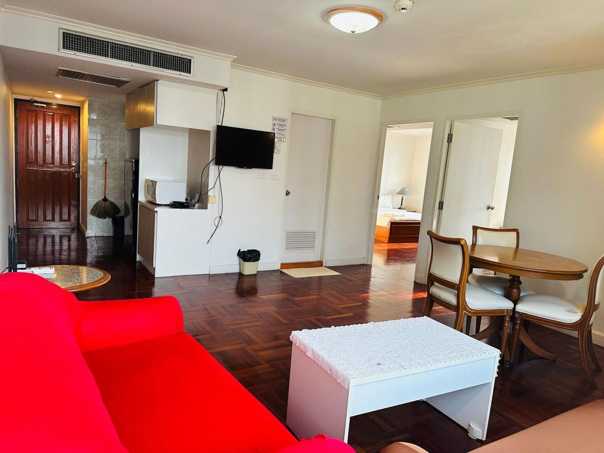 Appartamento Omni Tower Sukhumvit Soi 4 Direct Bangkok Esterno foto