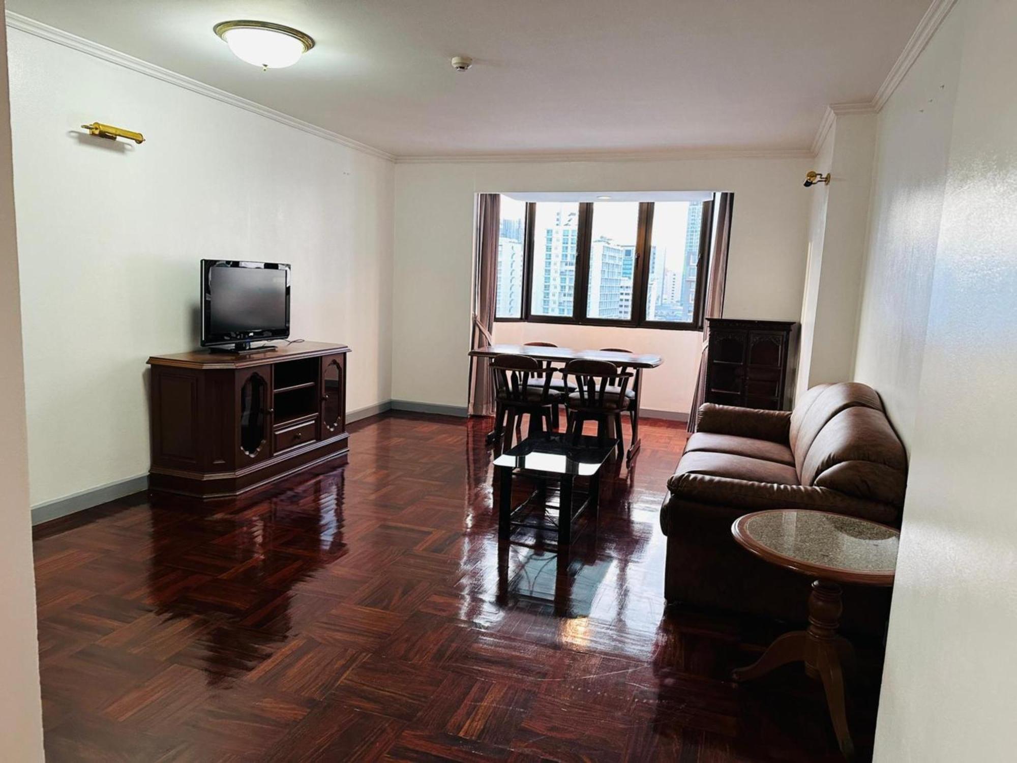 Appartamento Omni Tower Sukhumvit Soi 4 Direct Bangkok Esterno foto