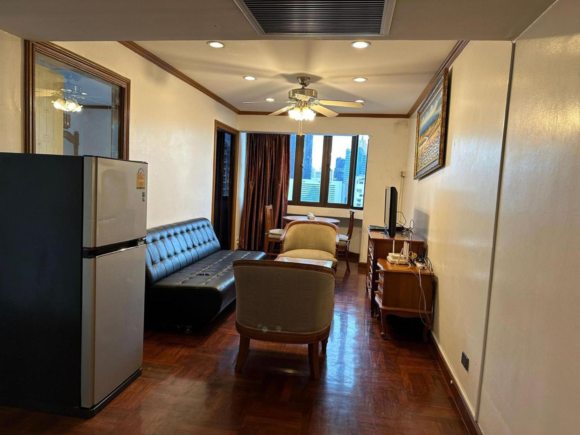 Appartamento Omni Tower Sukhumvit Soi 4 Direct Bangkok Esterno foto